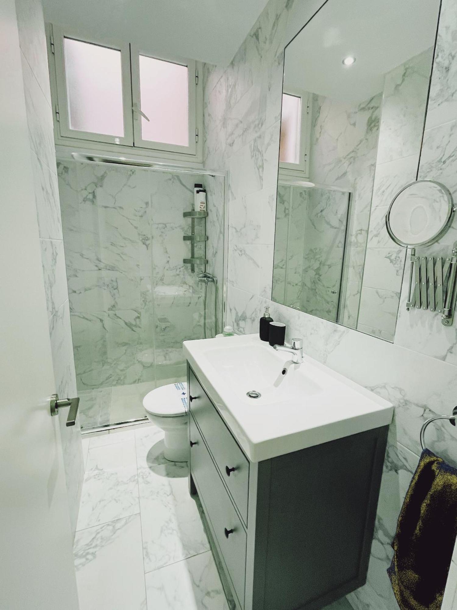 Dplace To Be - Amazing Apartments In Historic Center Madrid Rum bild