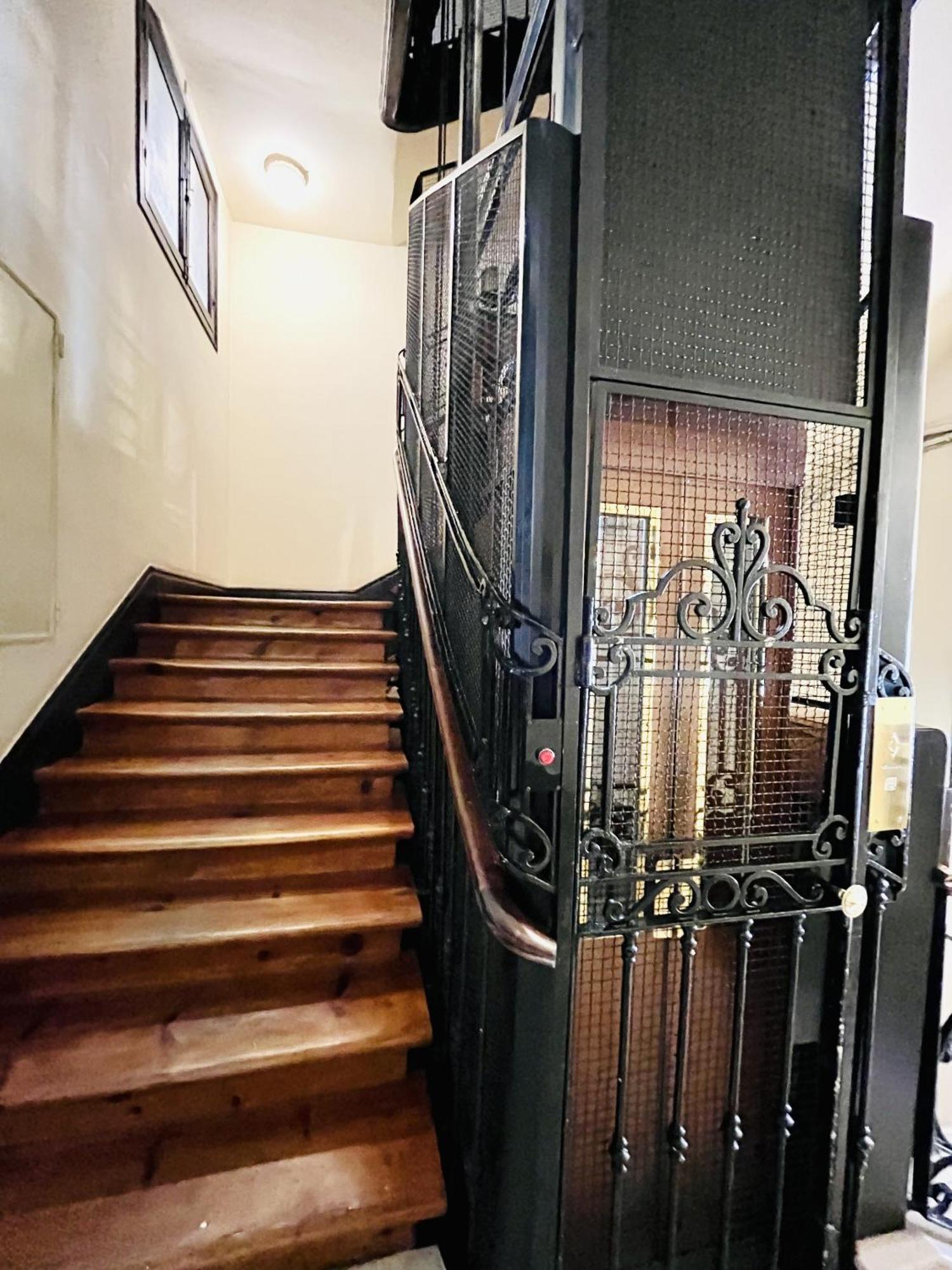 Dplace To Be - Amazing Apartments In Historic Center Madrid Exteriör bild