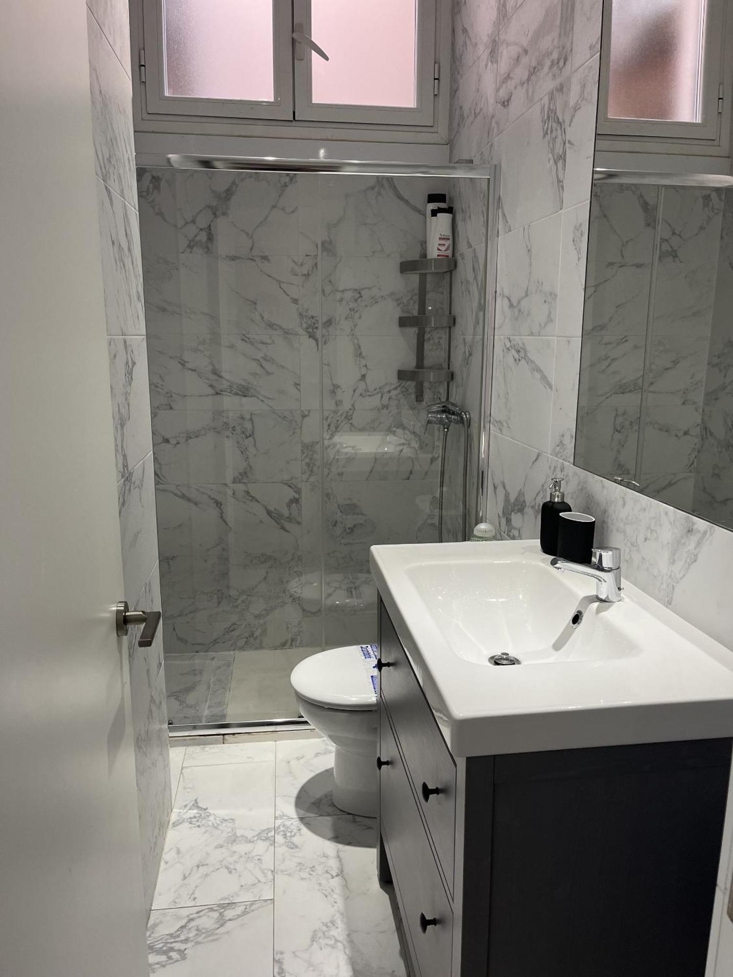 Dplace To Be - Amazing Apartments In Historic Center Madrid Rum bild